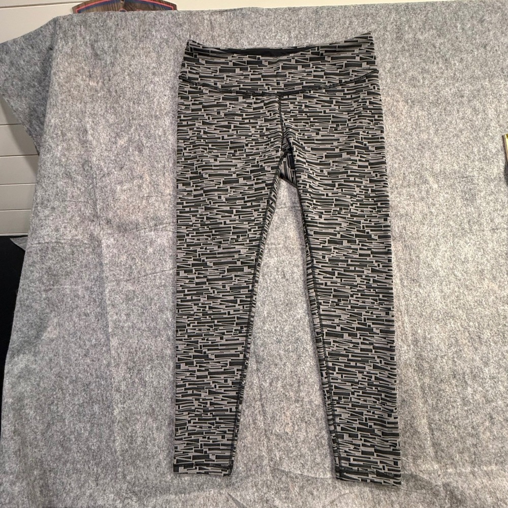 Lucy‎ Hatha Leggings Womens XL Gray Black Geometric Print Compression Yoga Pants
